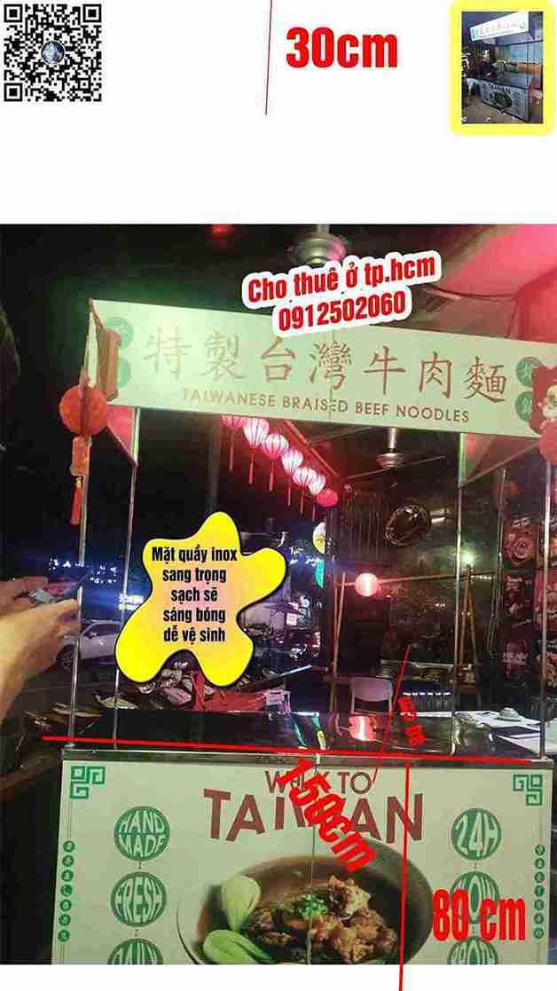 Quầy inox gấp gọn đang hoạt động pha chế trà sữa sampling thực tế tại sự kiện Sài Gòn